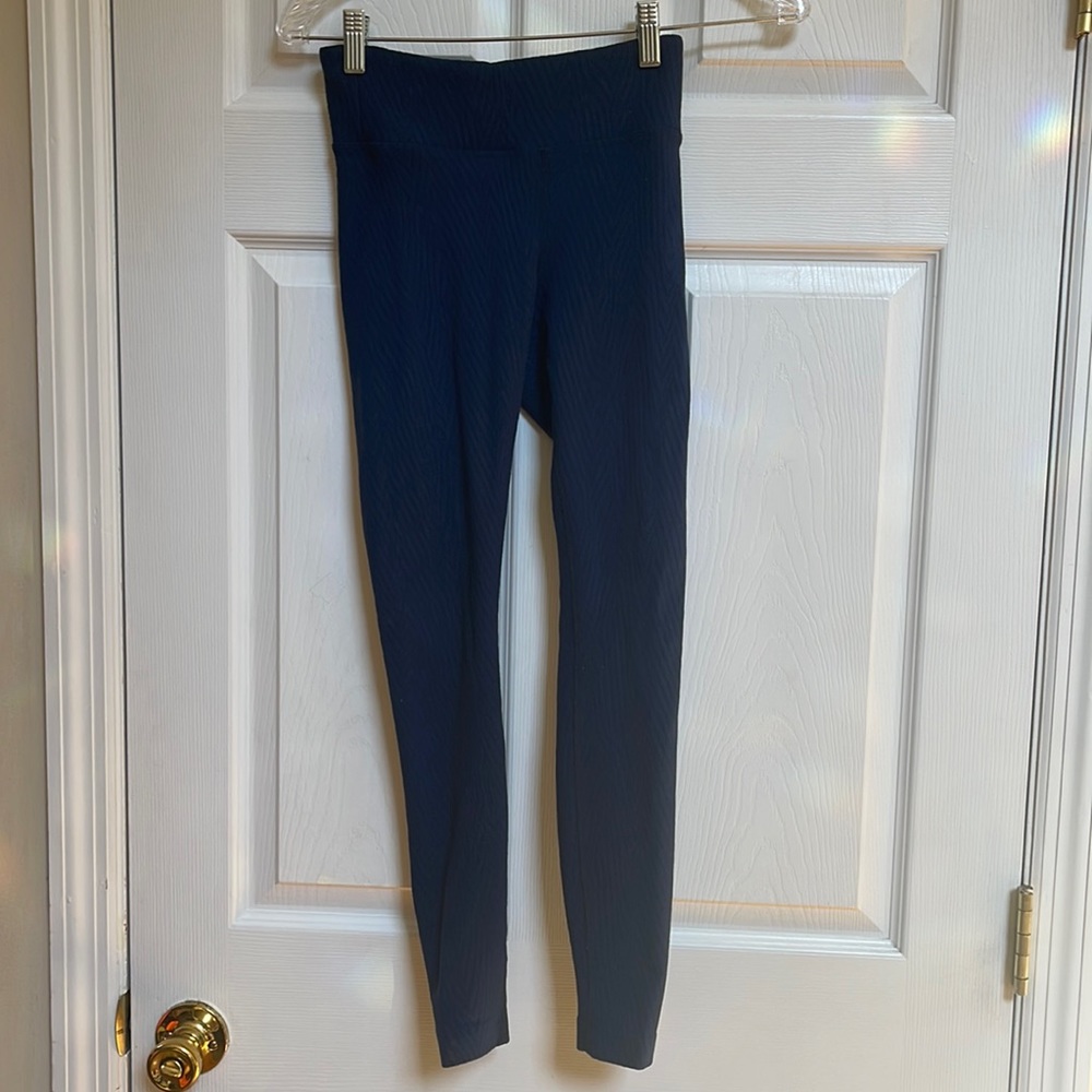 K navy blue design stretch leggings size small
